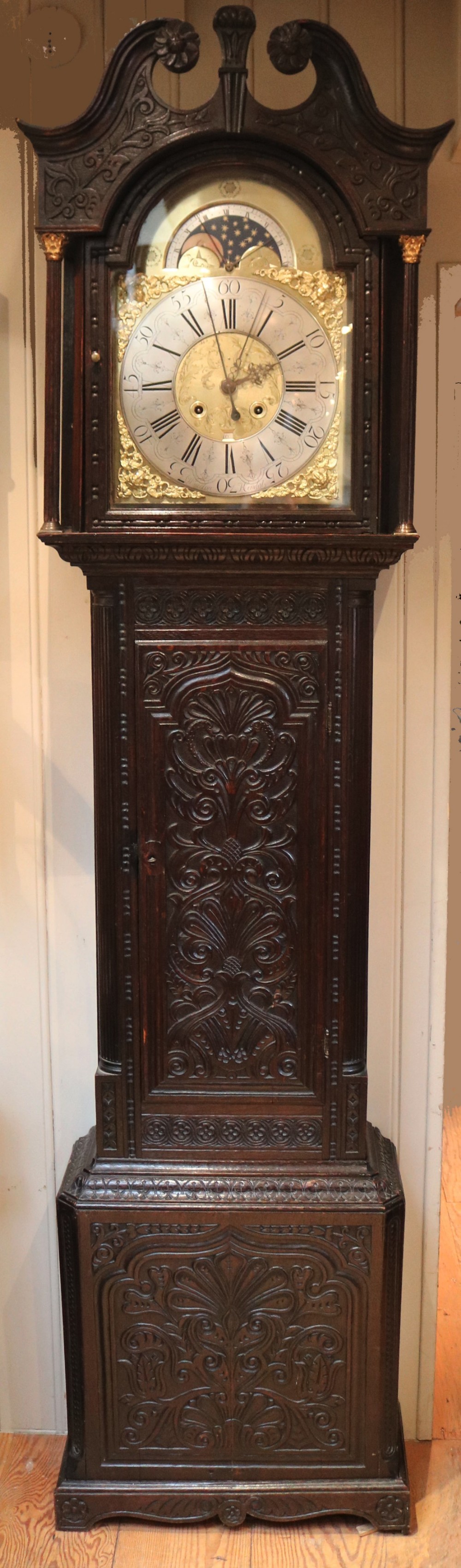 Mid 18th Century Oak Moonphase and Centre Seconds Longcase clock (England, c. 1750)