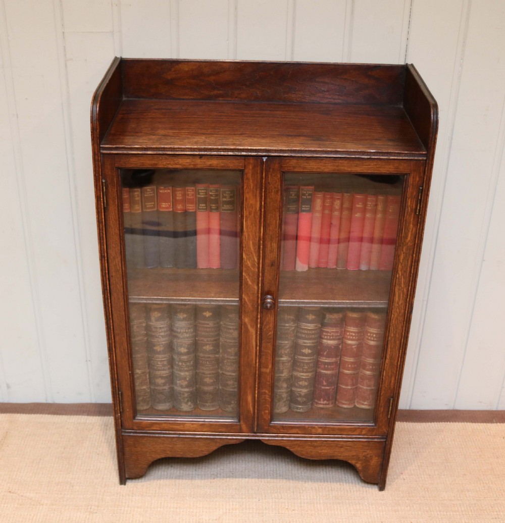 Small Oak Bookcase  View IV