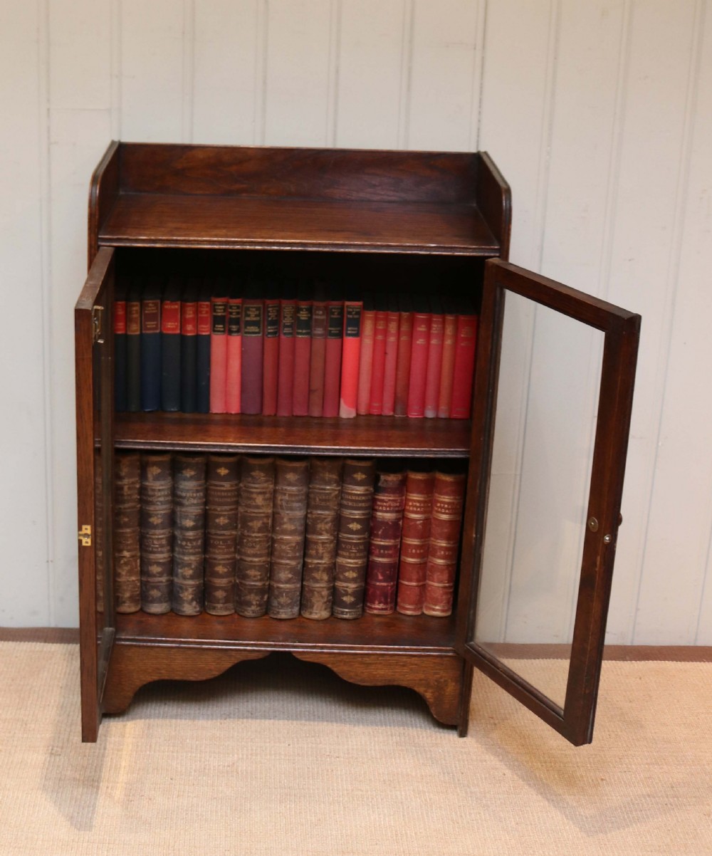 Small Oak Bookcase  View VII