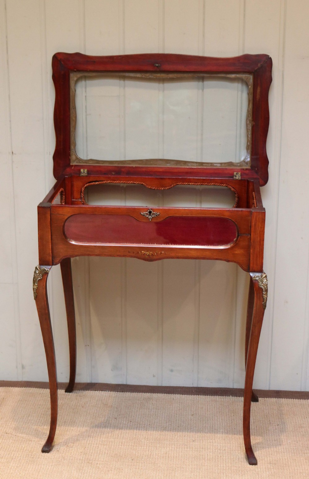 Edwardian Beechwood Bijouterie Table View V