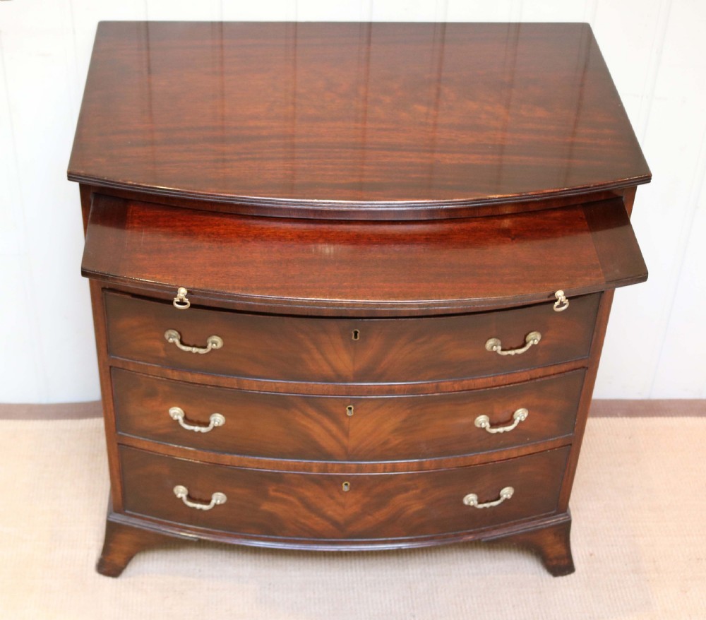 Small Proportioned Edwardian Mahogany Chest Of Drawers  View IV