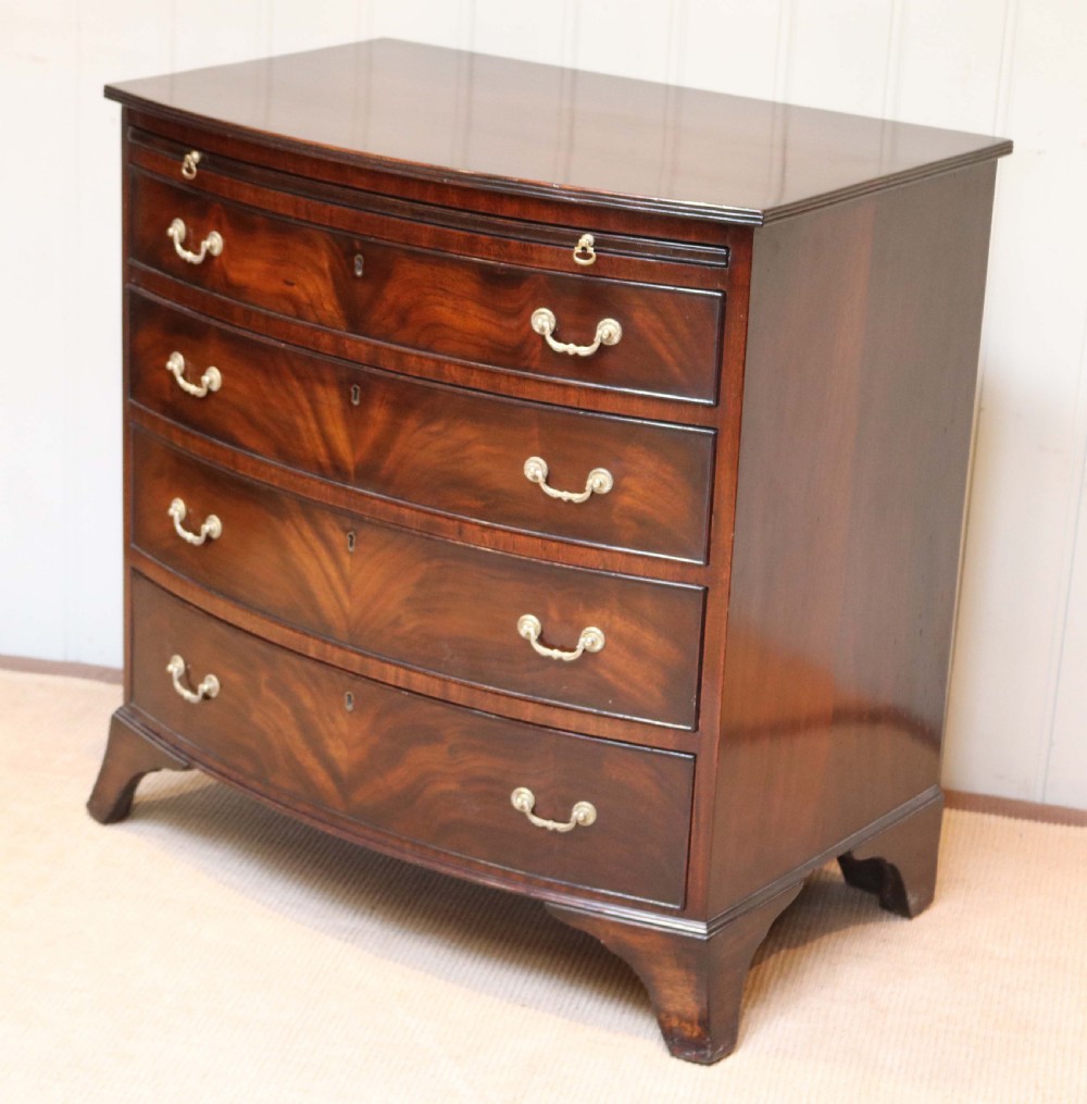 Small Proportioned Edwardian Mahogany Chest Of Drawers  View VI