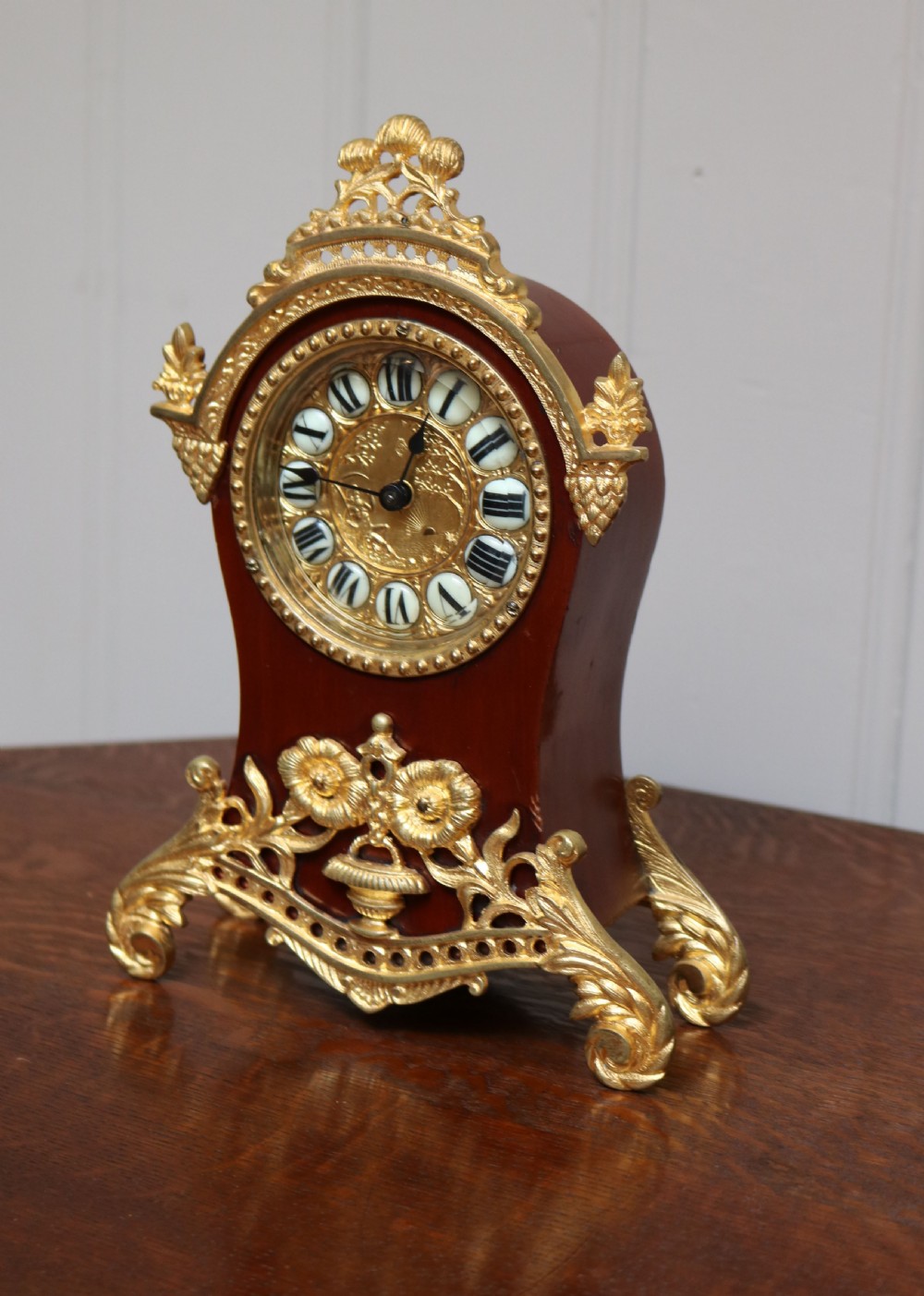 Small Wood and Gilt brass Mantel Clock (England, c. 1900) View IV