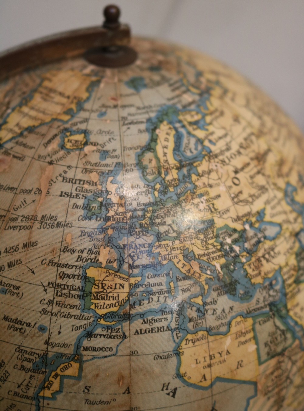Art Deco 8 inch Terrestrial Globe (England, 1947) View V