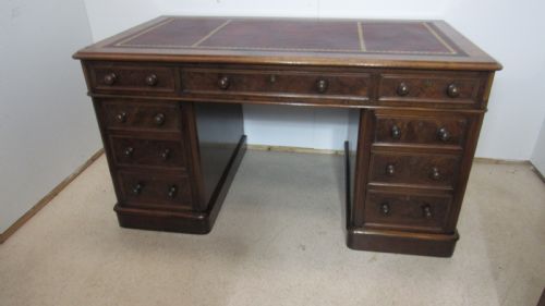 SUPERB MAHOGANY PEDESTAL DESK - ADDITIONAL PHOTO 1