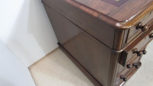 SUPERB MAHOGANY PEDESTAL DESK - ADDITIONAL PHOTO 19