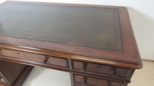 WONDERFUL MAHOGANY PEDESTAL DESK - ADDITIONAL PHOTO 2