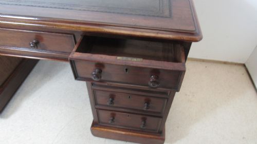 WONDERFUL MAHOGANY PEDESTAL DESK - ADDITIONAL PHOTO 6