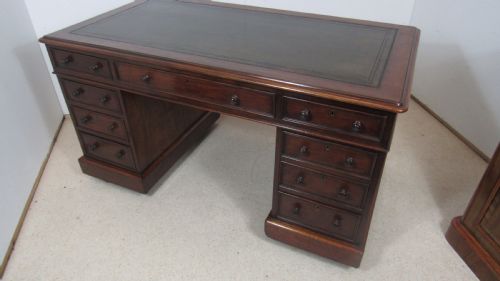 WONDERFUL MAHOGANY PEDESTAL DESK - ADDITIONAL PHOTO 12