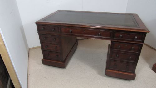 WONDERFUL MAHOGANY PEDESTAL DESK - ADDITIONAL PHOTO 18