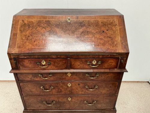 GEORGIAN WALNUT BUREAUX - ADDITIONAL PHOTO 1