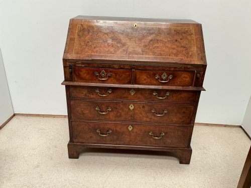 GEORGIAN WALNUT BUREAUX - ADDITIONAL PHOTO 2