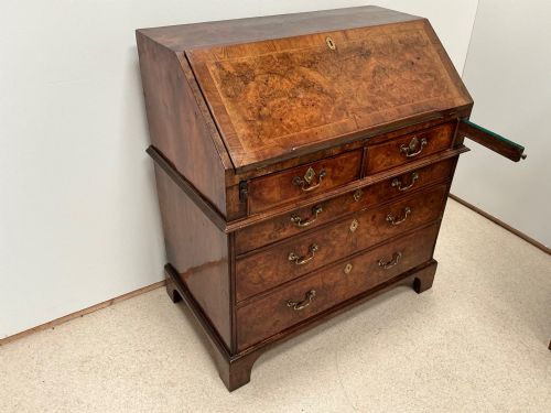 GEORGIAN WALNUT BUREAUX - ADDITIONAL PHOTO 4