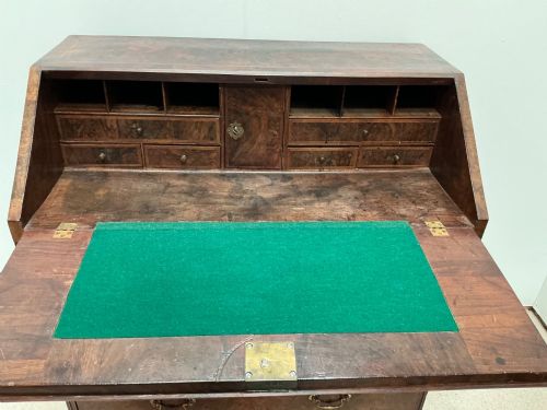 GEORGIAN WALNUT BUREAUX - ADDITIONAL PHOTO 5
