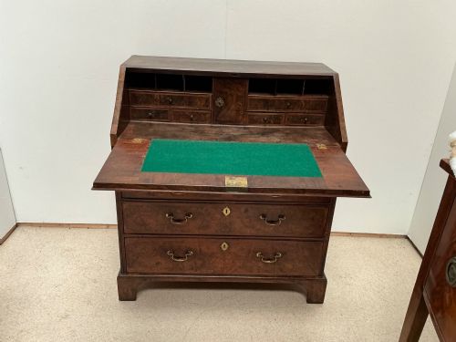 GEORGIAN WALNUT BUREAUX - ADDITIONAL PHOTO 7