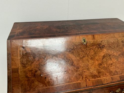 GEORGIAN WALNUT BUREAUX - ADDITIONAL PHOTO 8