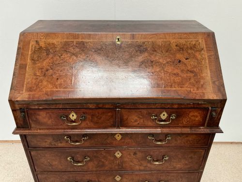 GEORGIAN WALNUT BUREAUX - ADDITIONAL PHOTO 9