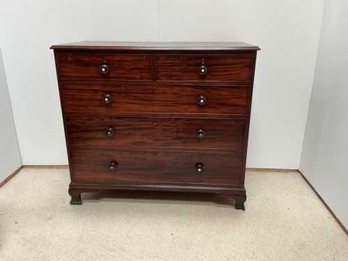 GEORGIAN MAHOGANY CHEST OF DRAWERS - ADDITIONAL PHOTO 1