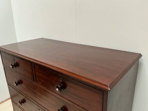 GEORGIAN MAHOGANY CHEST OF DRAWERS - ADDITIONAL PHOTO 2