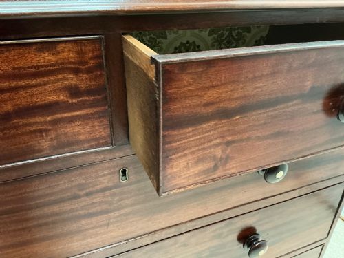 GEORGIAN MAHOGANY CHEST OF DRAWERS - ADDITIONAL PHOTO 5