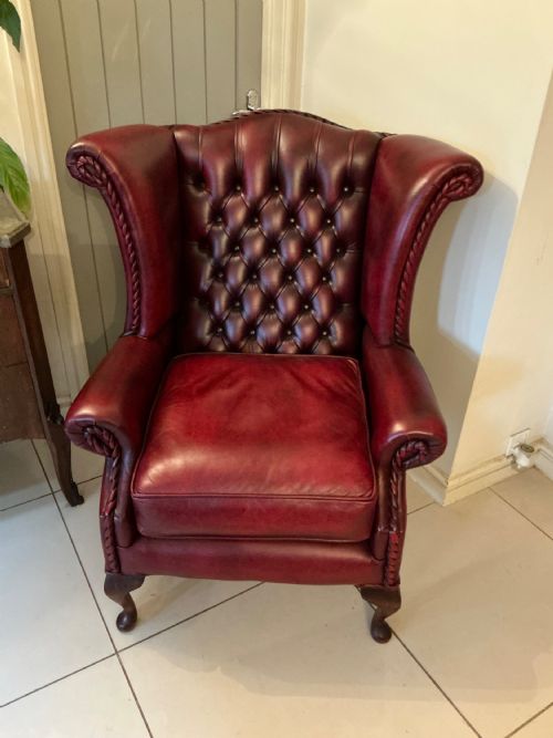SUPERB PAIR OF RED LEATHER WING ARM CHAIRS - ADDITIONAL PHOTO 2