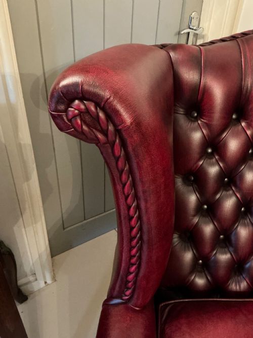 SUPERB PAIR OF RED LEATHER WING ARM CHAIRS - ADDITIONAL PHOTO 4