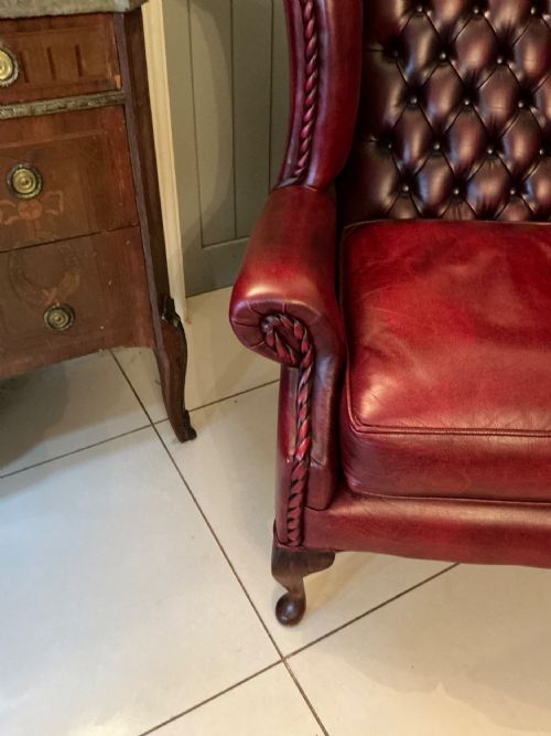 SUPERB PAIR OF RED LEATHER WING ARM CHAIRS - ADDITIONAL PHOTO 5