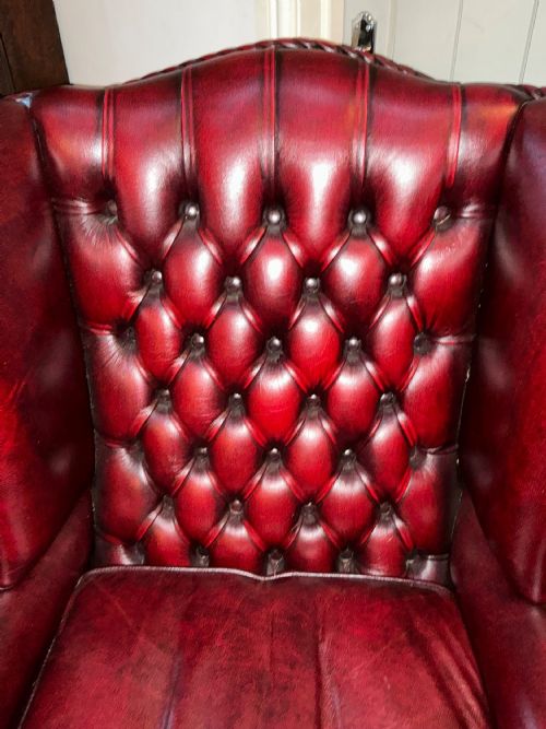 SUPERB PAIR OF RED LEATHER WING ARM CHAIRS - ADDITIONAL PHOTO 8