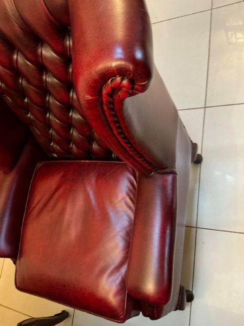 SUPERB PAIR OF RED LEATHER WING ARM CHAIRS - ADDITIONAL PHOTO 9