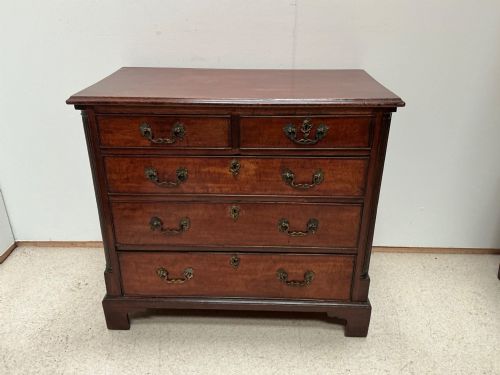 very nice small georgian chest of drawers - CATEGORY: ANTIQUE CHEST OF DRAWERS - DATED GEORGIAN