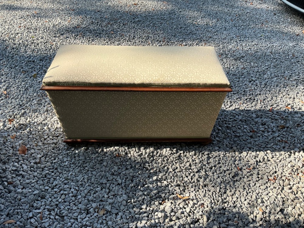 A rectangular Victorian upholstered ottoman featuring cream patterned fabric, polished mahogany rim moulding, and a low timber base. View V