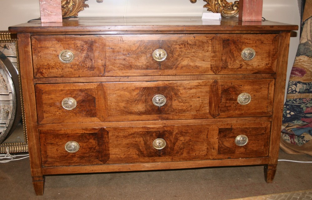 French walnut 18th century commode  View II