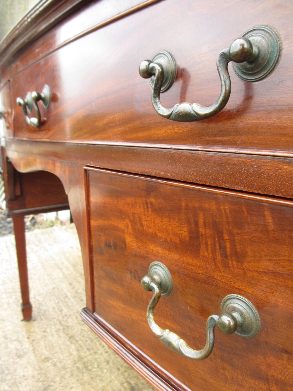 Edwardian mahogany bow front dressing table with large bevel mirror View VII
