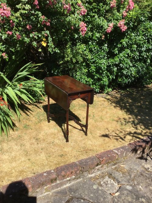 Pembrokedropleaf Table