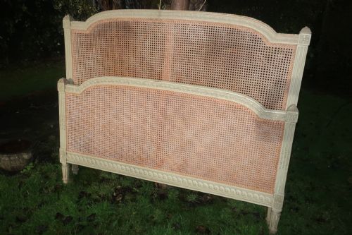 Kingsize Caned Bed