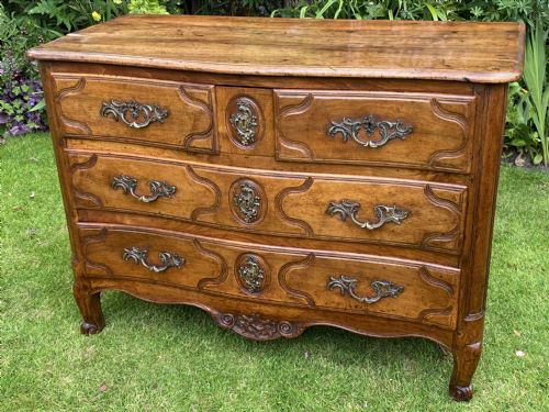 18th Century Serpentine Commode in Walnut