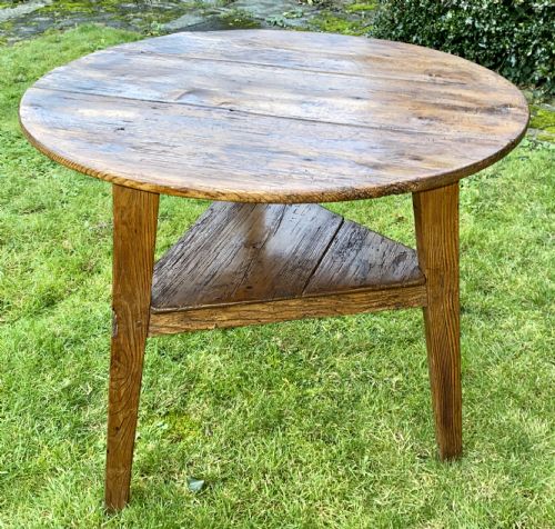 Early Pine Cricket Table