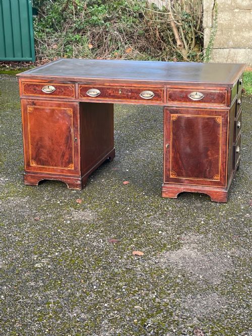 English Edwardian Pedestal Mahogany Desk