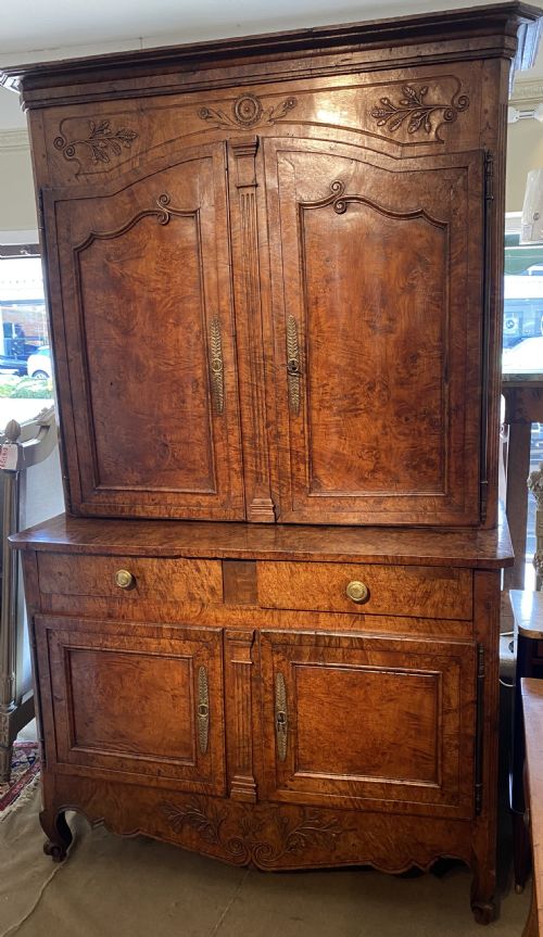 Burr Elm Buffet Deux Corps