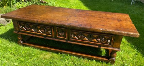 17th Century Coffee Table in Walnut