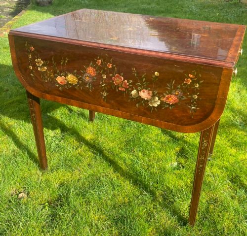 18TH CENTURY DECORATED PEMBROKE TABLE