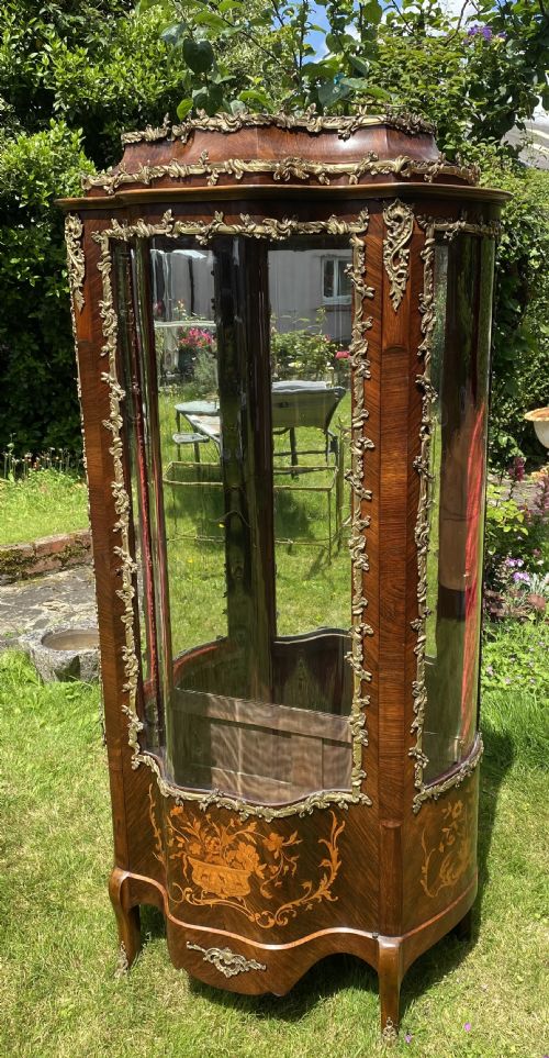 SERPENTINE FRONTED CABINET WITH ORMOLU AND MARQUETRY INLAY - ADDITIONAL PHOTO 2