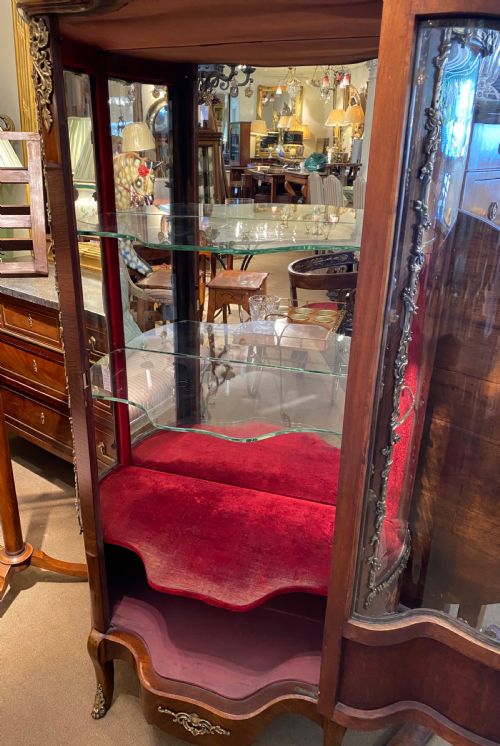 SERPENTINE FRONTED CABINET WITH ORMOLU AND MARQUETRY INLAY - ADDITIONAL PHOTO 7