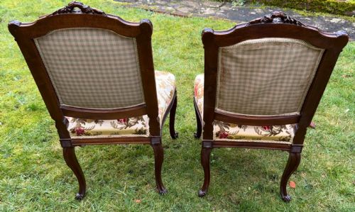 PAIR OF FINELY CARVED SIDE CHAIRS IN MAHOGANY - ADDITIONAL PHOTO 4