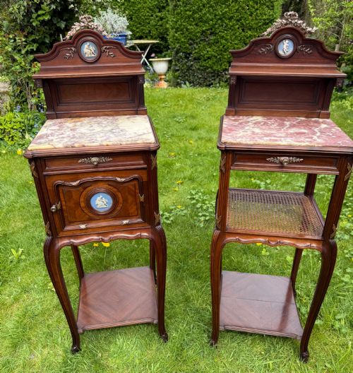 PAIR OF FINE QUALITY BEDSIDE TABLES - ADDITIONAL PHOTO 1