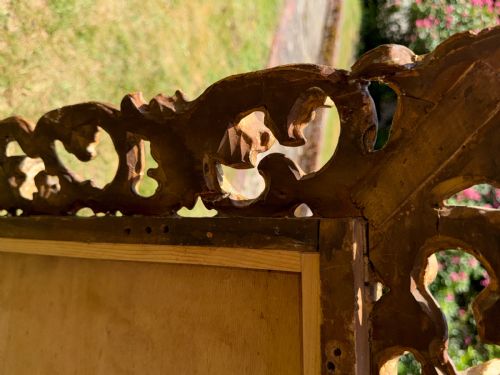 CARVED GILTWOOD FLORENTINE STYLE MIRROR - ADDITIONAL PHOTO 4
