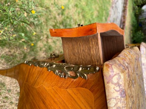 PAIR OF ROCOCO MARQUETRY BEDSIDE TABLES - ADDITIONAL PHOTO 2