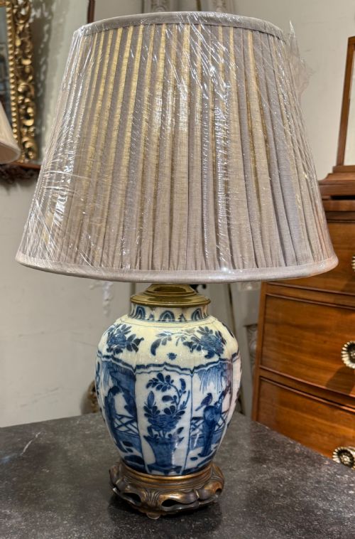 A PAIR OF 18TH CENTURY DELFT LAMPS - ADDITIONAL PHOTO 3
