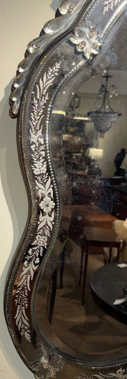 FINE QUALITY VENETIAN MIRROR - ADDITIONAL PHOTO 3