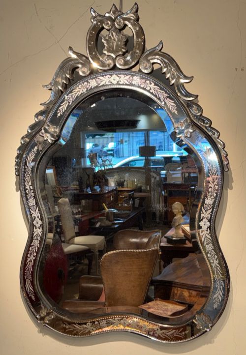 FINE QUALITY VENETIAN MIRROR - ADDITIONAL PHOTO 4